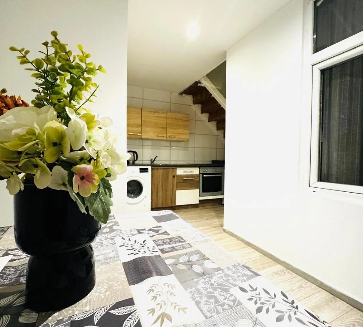 Elegant 5-Br Home Ideal For Groups & Families Vienna