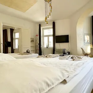  Apartment Premium Located At The Famous Kutschkermarkt