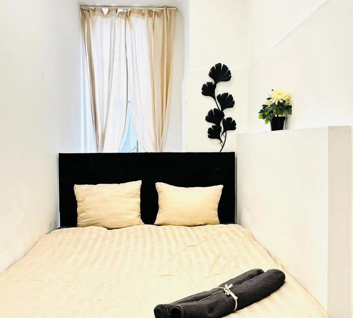Elegant 5-Br Home Ideal For Groups & Families Vienna 0*,  Austria