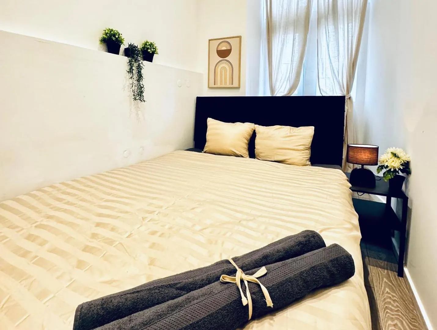 Appartement Elegant 5-Br Home Ideal For Groups & Families Wenen